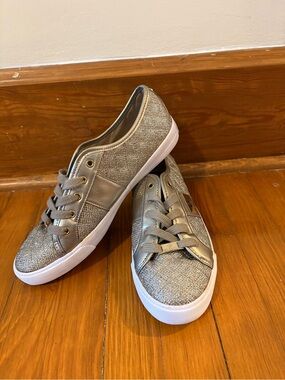 G by Guess Sparkling Low-Top Lace-Up Sneakers in Metallic Taupe